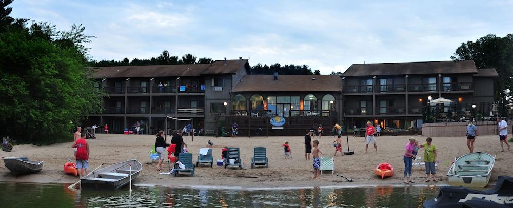 ベイカー サンセット ベイ リゾート Lake Delton エクステリア 写真
