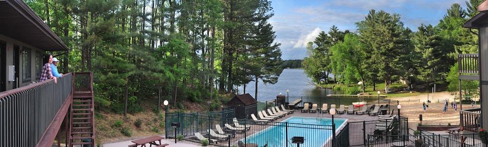 ベイカー サンセット ベイ リゾート Lake Delton エクステリア 写真