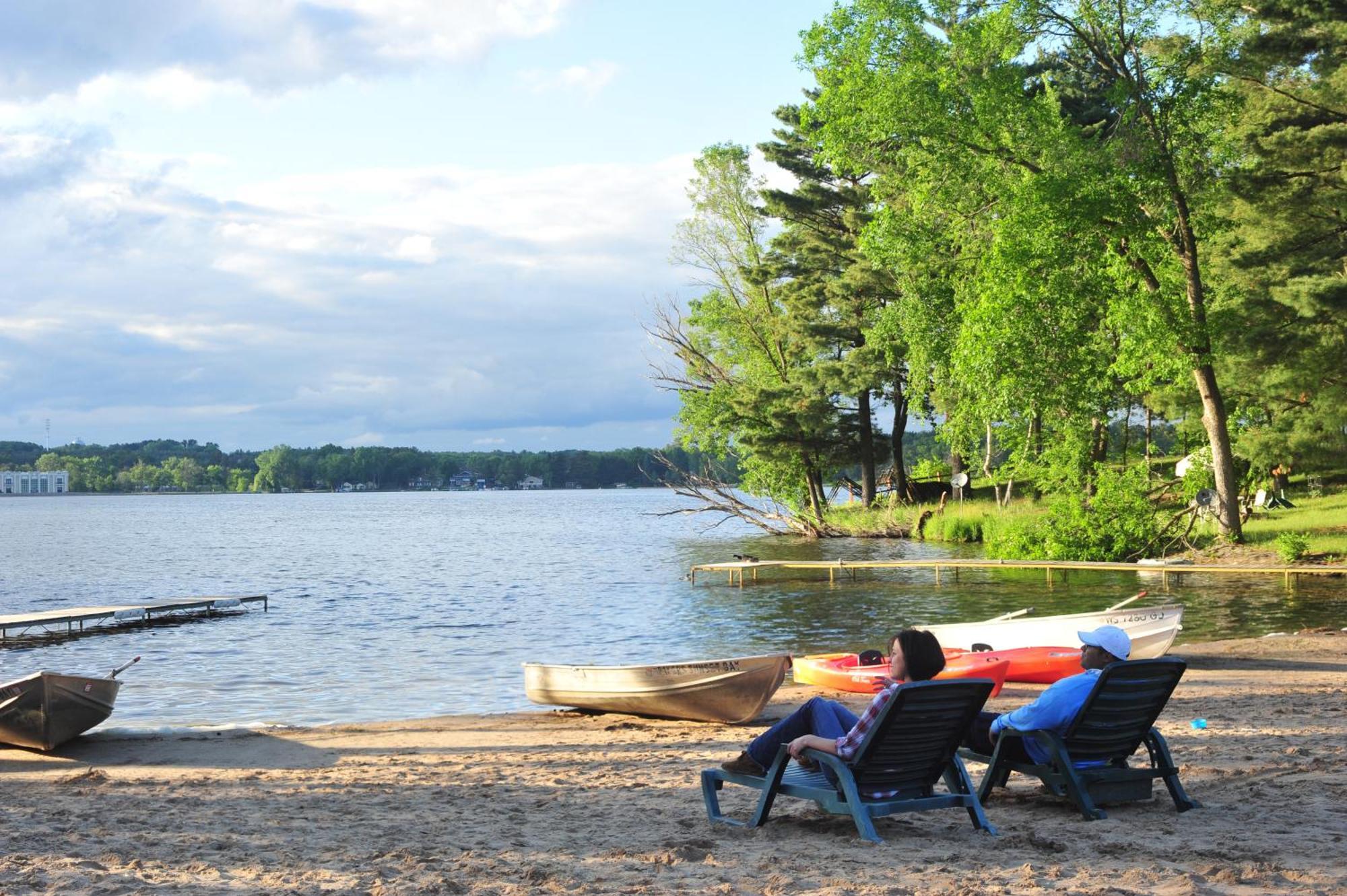 ベイカー サンセット ベイ リゾート Lake Delton エクステリア 写真