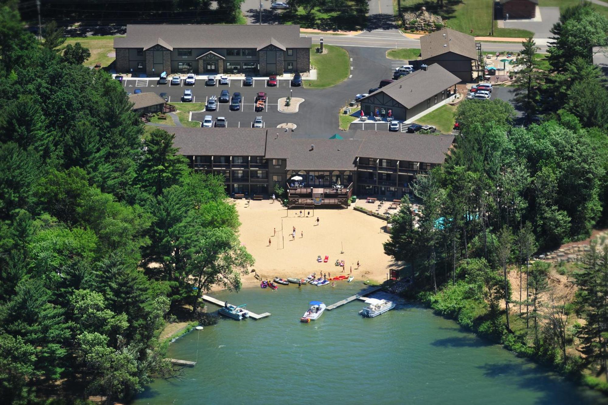 ベイカー サンセット ベイ リゾート Lake Delton エクステリア 写真