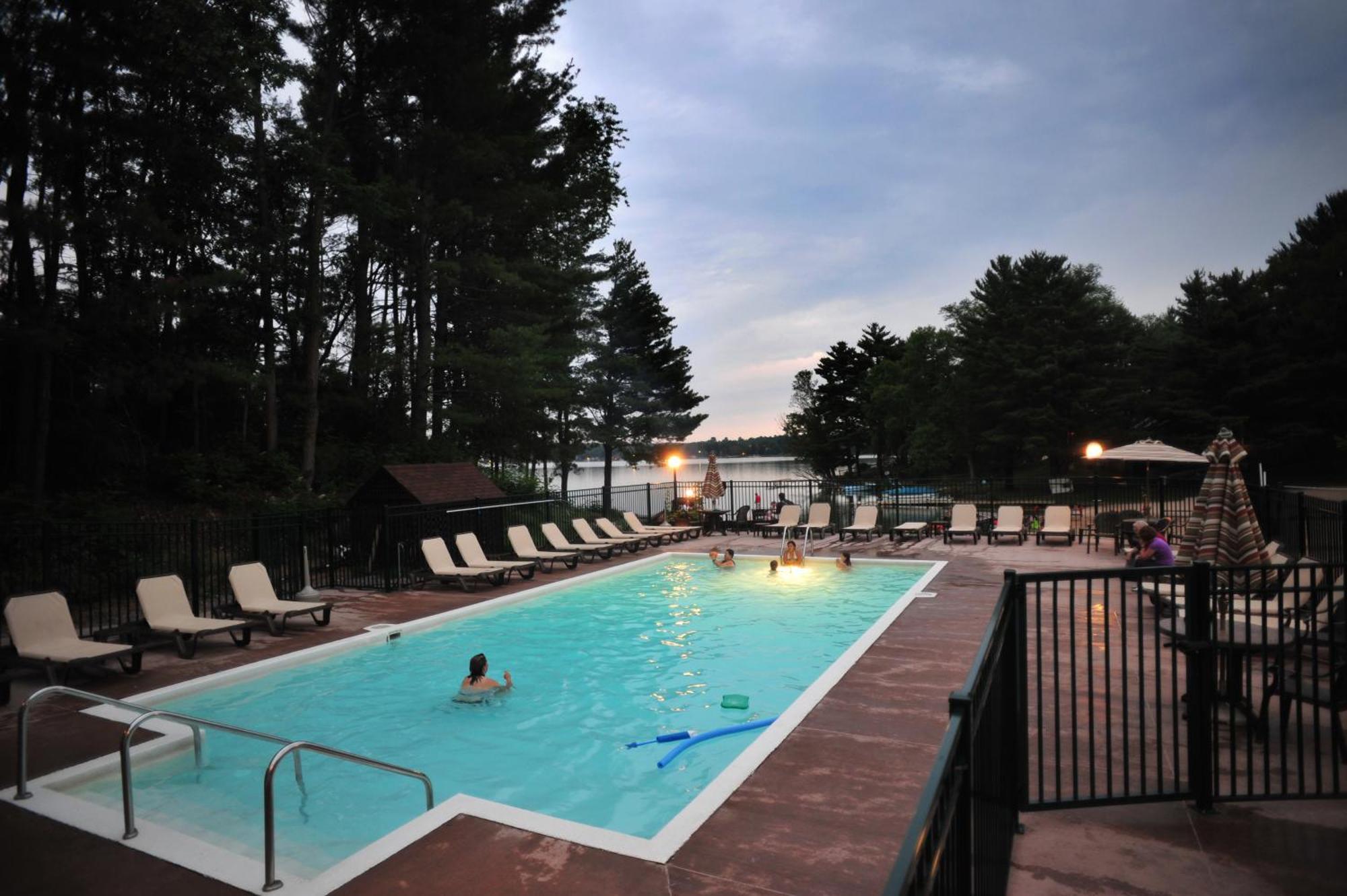 ベイカー サンセット ベイ リゾート Lake Delton エクステリア 写真