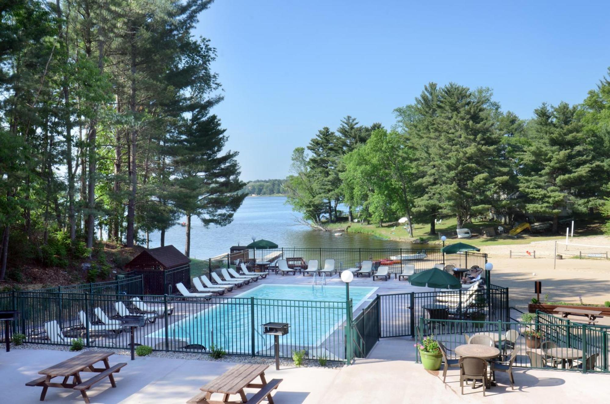 ベイカー サンセット ベイ リゾート Lake Delton エクステリア 写真
